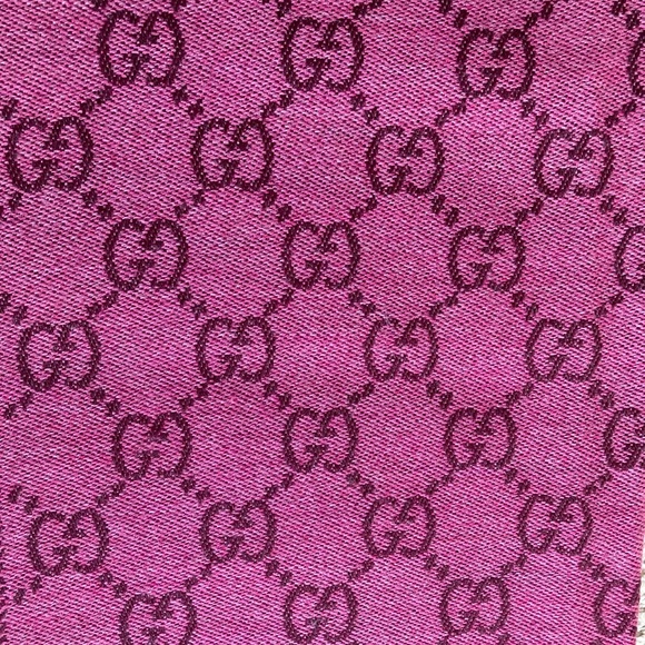 Authentic Gucci Wool Scarf - Picture 9 of 15